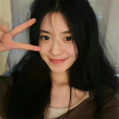 穿风信子蓝的少女